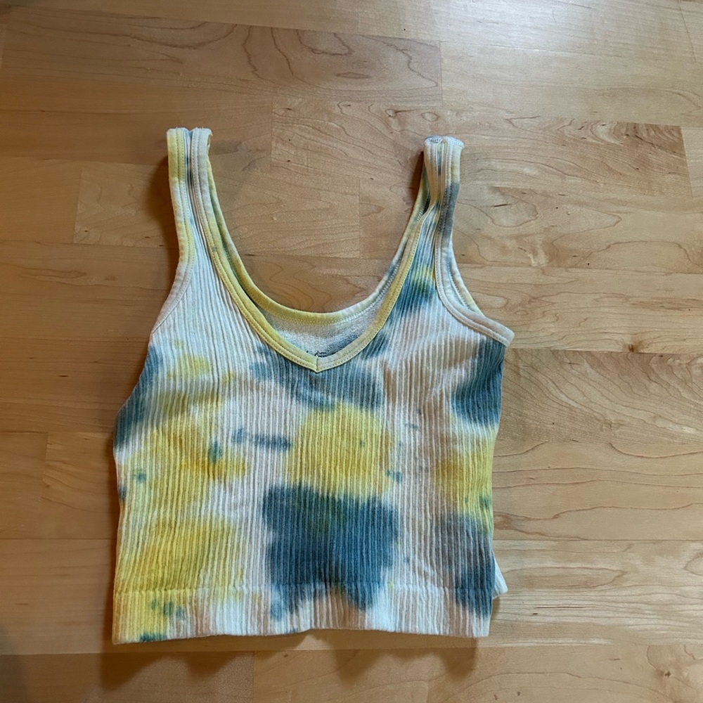Urban outfitters tie dye tank top size small ( worn once)